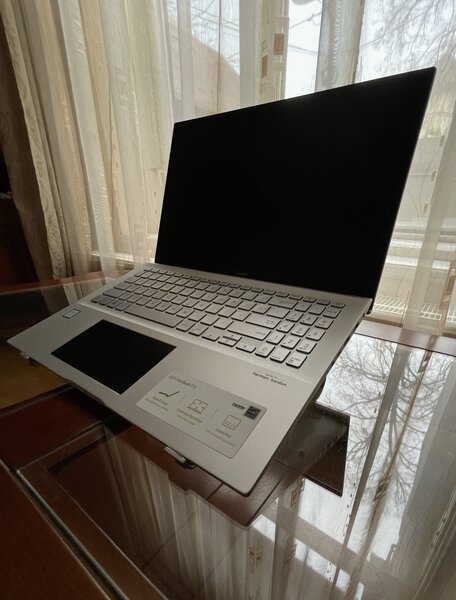 Asus VivoBook S15 – i5, 8GB RAM, SSD 512GB