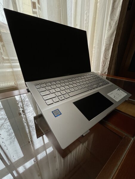 Asus VivoBook S15 – i5, 8GB RAM, SSD 512GB